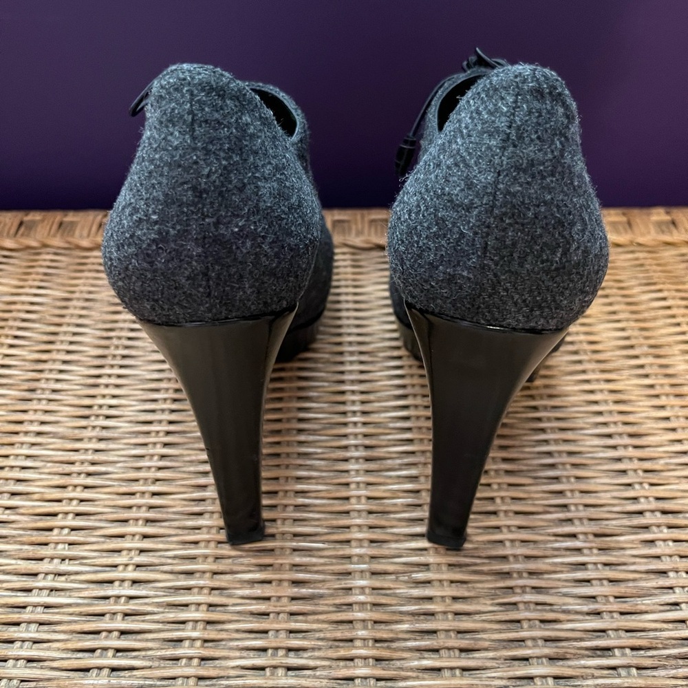 Stuart Weitzman, Tiebow In Gray Flannel, Size 8. … - image 3